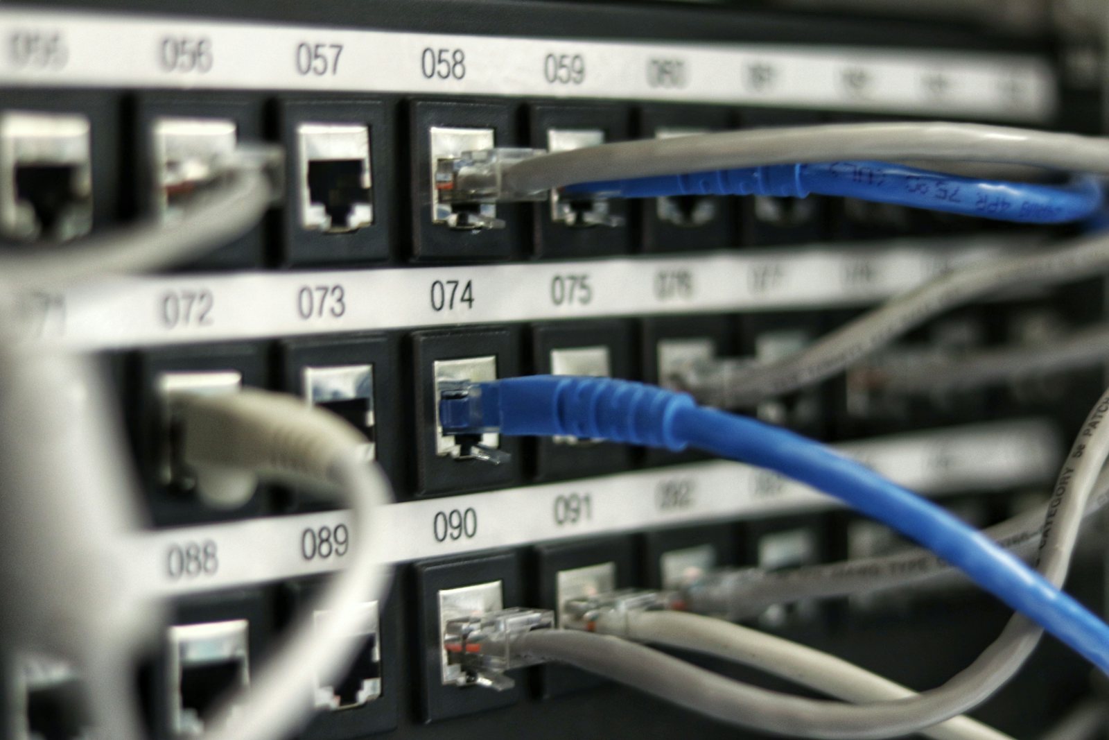 Netzwerkdosen und Kabel